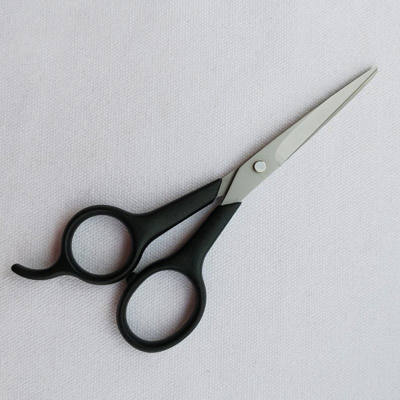 Plastic handle beauty scissors