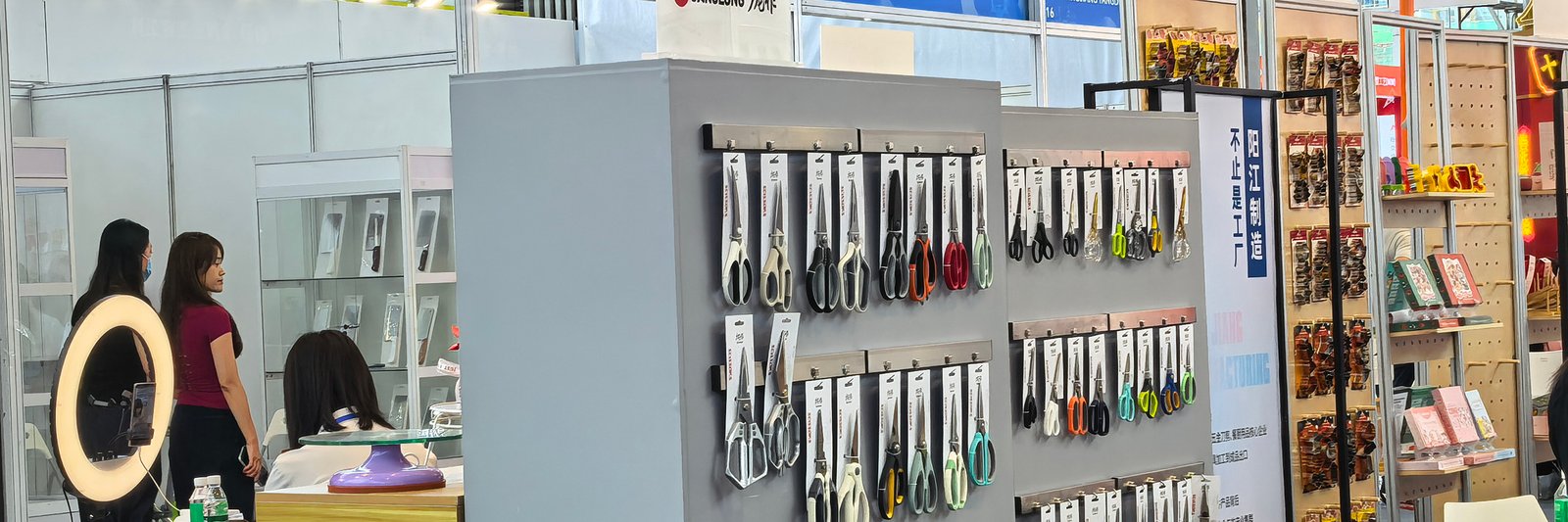 Scissors exhibition in Yangjiang